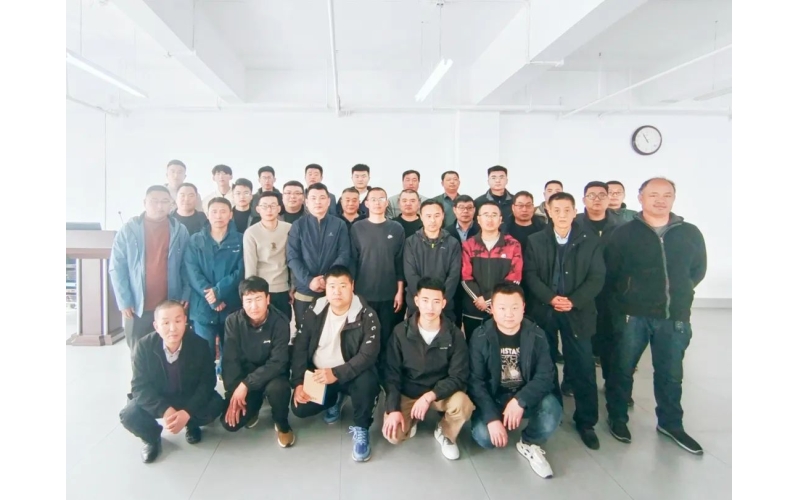 【內(nèi)訓(xùn)師課堂】天華實業(yè)集團(tuán)舉行《建筑施工圖識圖方法》《淺析“安全三寶”之安全帽》專題培訓(xùn)